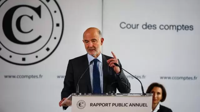 Augmenter les impôts ? Ça ne doit « pas être tabou » dit Moscovici avant l’épreuve du budget