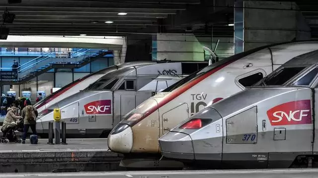 Des centaines de voyageurs SNCF bloqués dans des TGV après un « accident de personne » le soir du réveillon