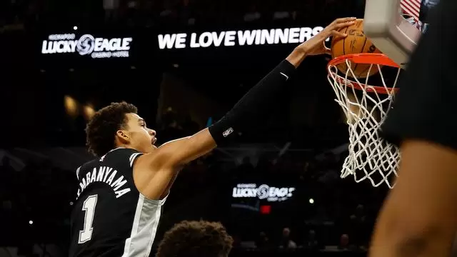 Au Madison Square Garden, Wembanyama donne tout mais ça ne suffit pas