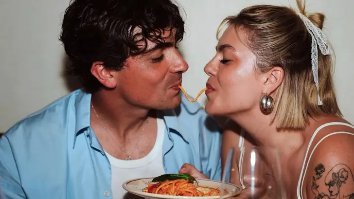 Louane et son futur mari rejouent cette scène culte de Disney pour fêter leurs fiançailles