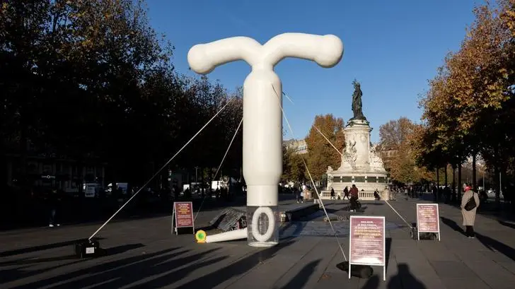 On vous explique ce que fait ce stérilet géant sur la place de la République à Paris