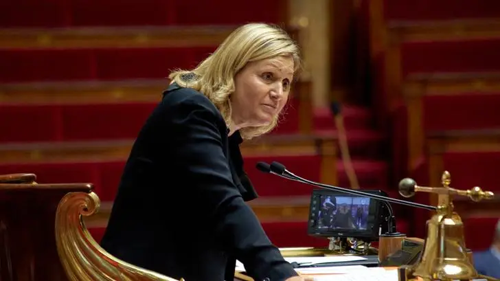 Yaël Braun-Pivet se dit « dépassée » par la polémique sur le pavillon de l’Assemblée