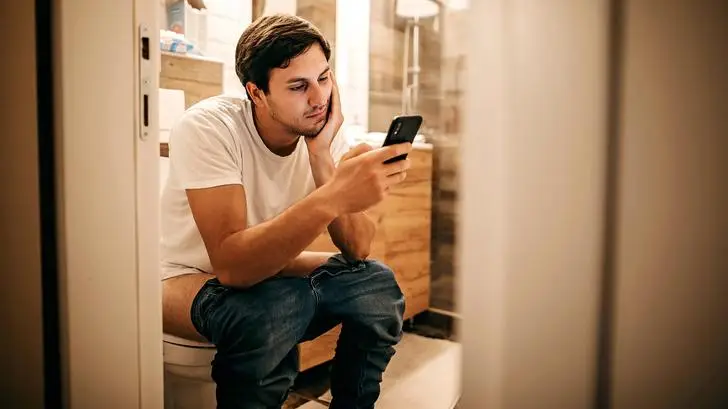 Voici combien de temps vous devriez passer aux toilettes lorsque vous allez à la selle