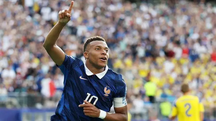 Pour la première fois, Mbappé partage des photos de vacances avec sa compagne