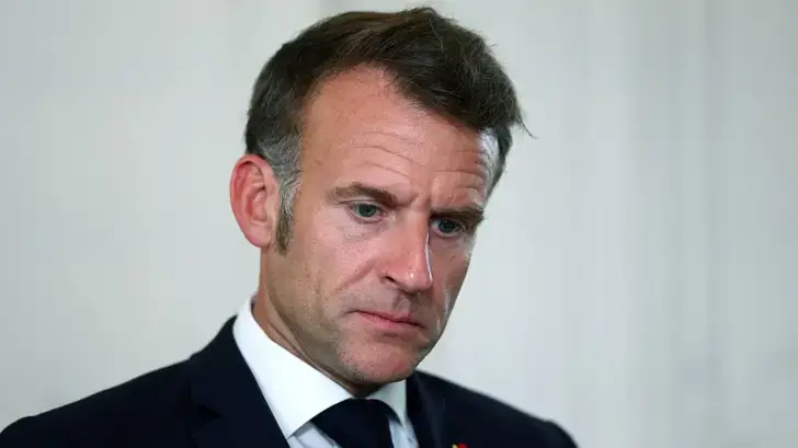 Le Conseil constitutionnel censure l’interdiction des réseaux sociaux aux mineurs, un coup dur pour Macron