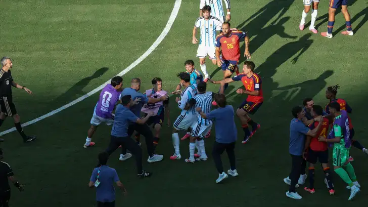 Plusieurs joueurs argentins lourdement sanctionnés après la finale du Mondial de foot