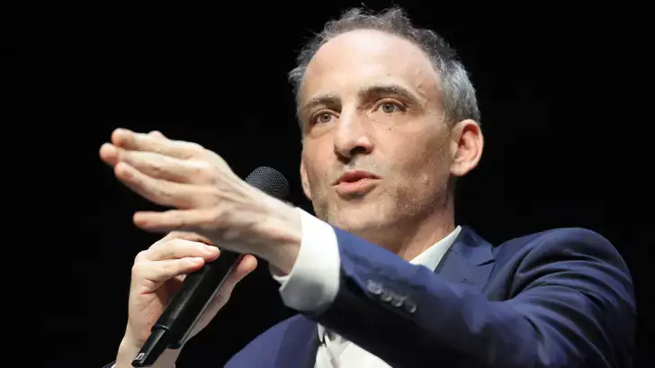 Raphaël Glucksmann annonce sa candidature à la présidentielle (via la primaire du PS)