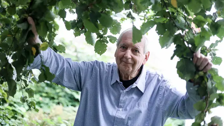 Noël Godin, le célèbre « entarteur » de Bill Gates ou de BHL, est mort à 80 ans
