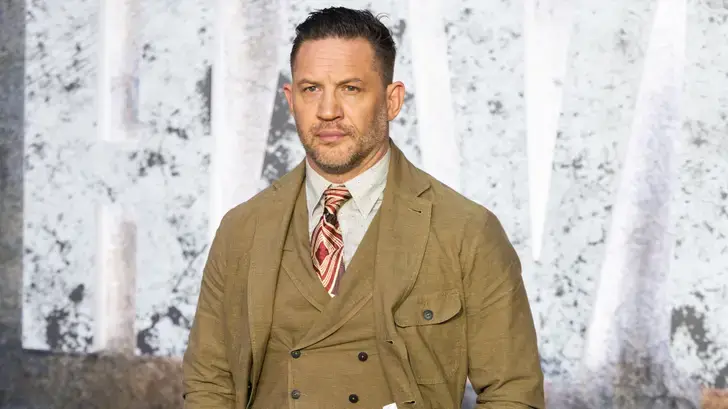 Tom Hardy se fait un tatouage 100 % français dans un salon du Vaucluse
