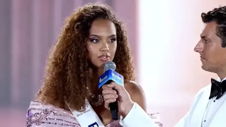 Indira Ampiot trébuche en anglais et finit aux portes du top 6 de Miss Monde