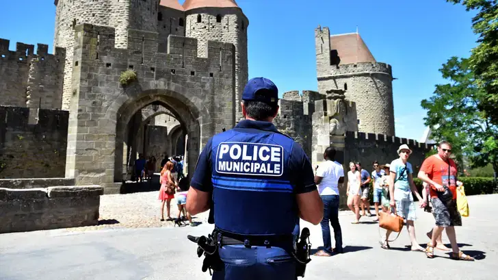 La gauche outrée par la saillie raciste de ce policier municipal pro-RN à Carcassonne