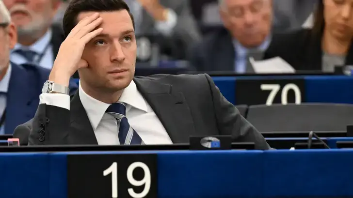 Une hausse de 15 centimes à la pompe en 2028 à cause de l’UE? Ce que le RN oublie de dire