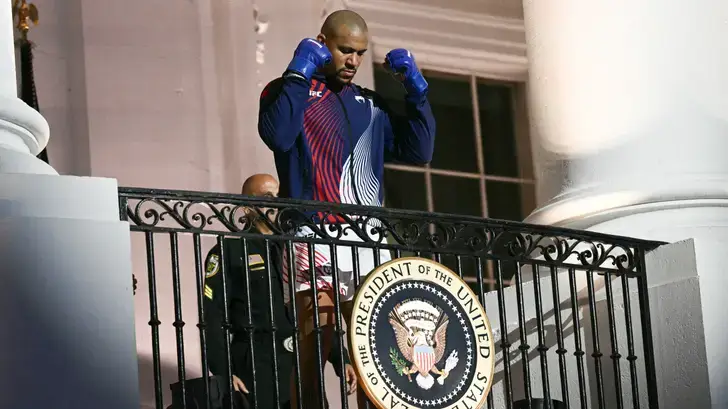 Le patron de l’UFC reconnaît avoir « merdé » après le sacre du Français Ciryl Gane