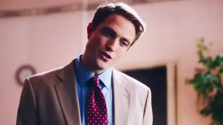 Il y a une chose qui ne divisera pas dans « Primetime » : la performance de Robert Pattinson