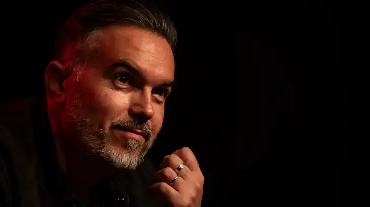Après la polémique Orélien, « on pourrait revenir au manuscrit » imagine Maxime Chattam