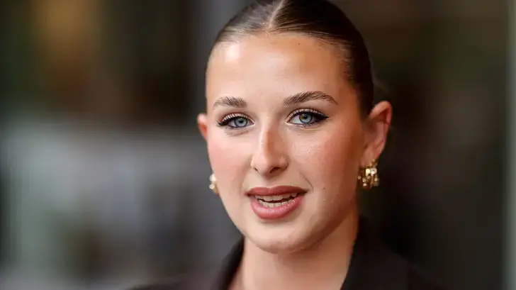 Bloquée à Bangkok par les inondations, la chanteuse Helena renonce à cet événement