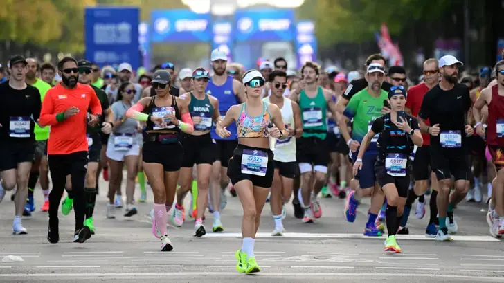 Le défi fou de ce coureur, qui a fait le marathon de Berlin… en Crocs