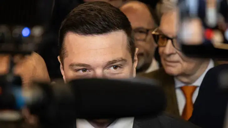 « Ça nous fait reculer » : L’affaire Bardella fait voler en éclats la dédiabolisation si chère à Le Pen