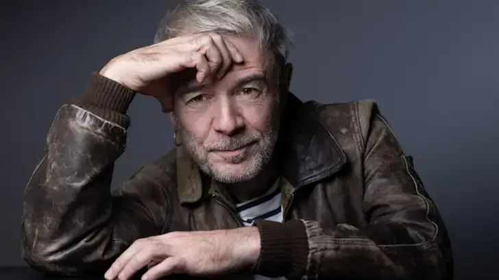 Rire de la « cancel culture » ? C’est le pari réussi du nouveau roman de Fabrice Caro