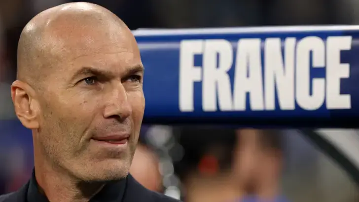 « Bienvenue chez toi » : L’hommage du Stade de France pour le retour de Zidane