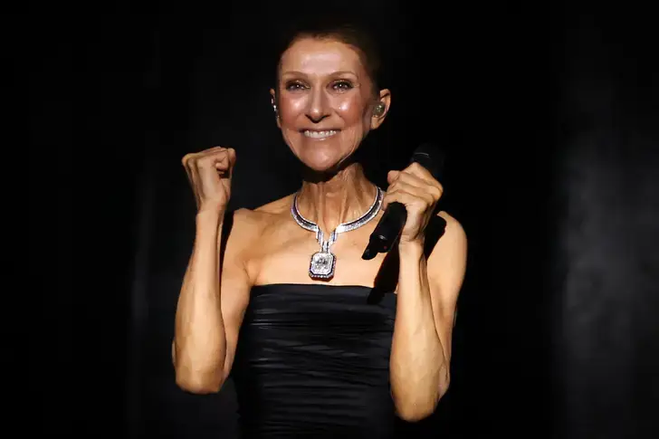 Lors de son 11e concert, double couac pour Céline Dion (qui en garde le sourire)