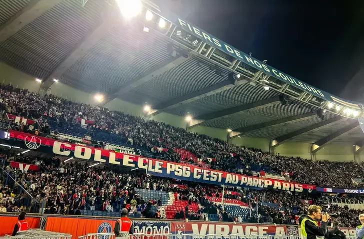 Les supporters du PSG se mobilisent en soutien aux lycéens… et se font censurer