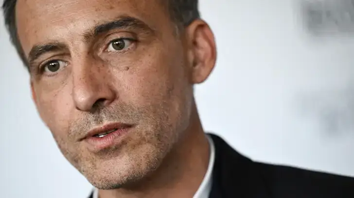 Entre le centre et la gauche, le dilemme stratégique de Glucksmann pour 2027