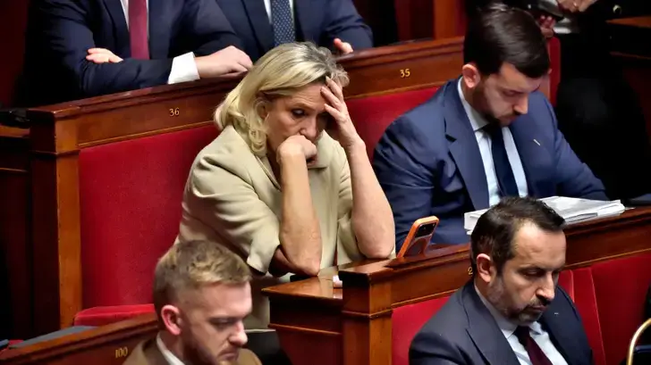 Marine Le Pen exige le départ de Richard Ferrand… après avoir aidé son élection au Conseil constitutionnel