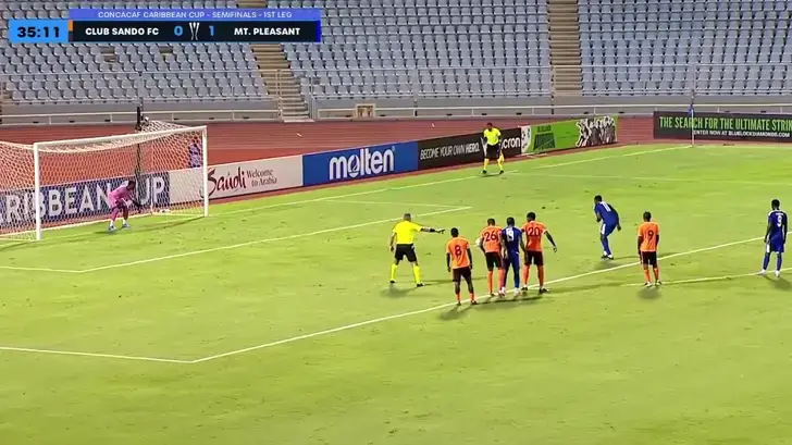 Vous n’avez jamais vu un penalty tiré comme cela au foot (et l’issue semblait inévitable)
