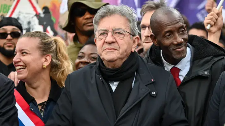 Jean-Luc Mélenchon ira bien à Matignon jeudi, et il a déjà annoncé la couleur