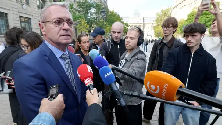 Le préfet de police de Paris reconnaît une « maladresse » dans ce conseil aux commerçants avant le 24 octobre