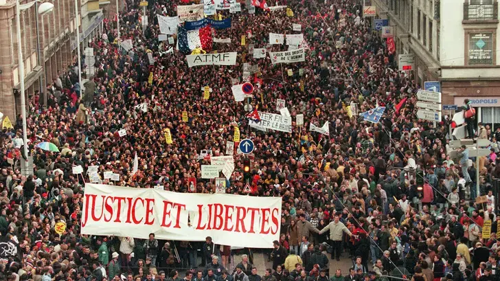 Cette archive montre que le rassemblement contre le RN à Orléans n’a rien d’inédit
