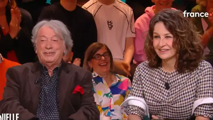 Ce clin d’œil à un sketch culte des Nuls dans « Quelle Époque ! » a pu faire sourire les fans