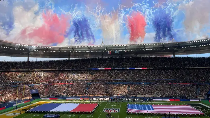 Et soudain, Paris est devenue l’Amérique : on était à la première de la NFL en France
